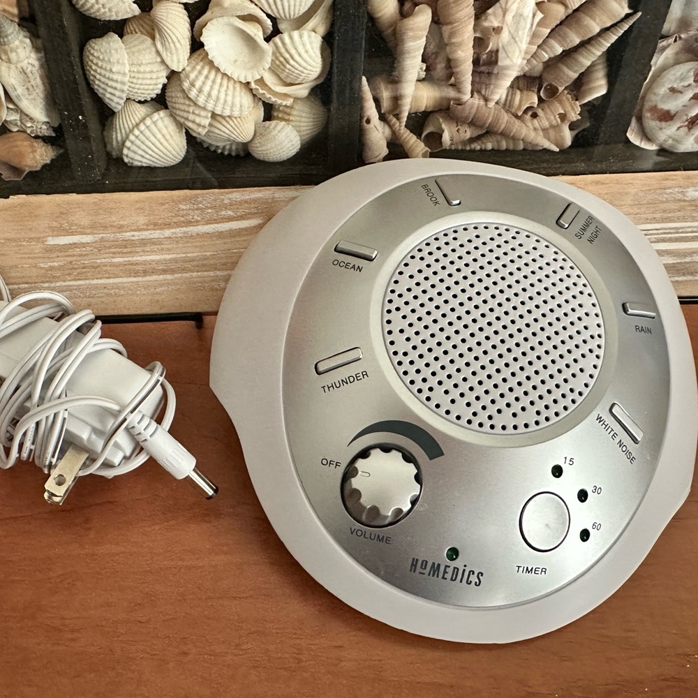 🪷Homedics Silver and White Portable Radio with Sleek Design